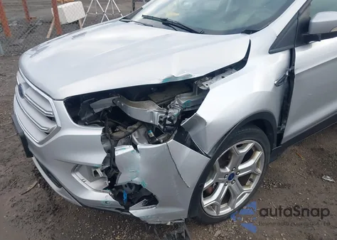 2019 Ford Escape Titanium z USA, uszkodzony, nr VIN 1FMCU9J90KUB29009